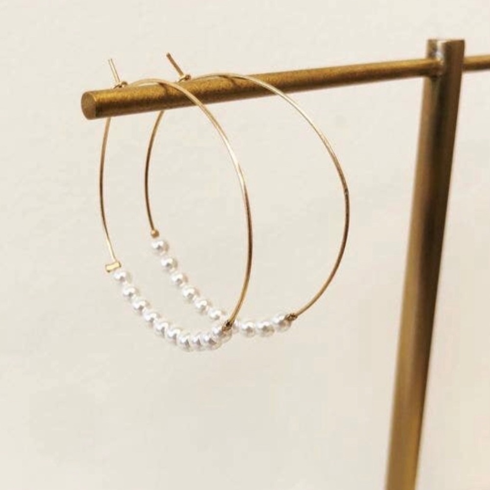Prep Obsessed Gold Wire Hoop Earrings with Pearls